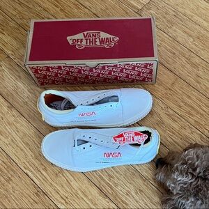 Vans Mens old Skool NASA Space Voyager White Sneakers with Red Accents, Size 10.